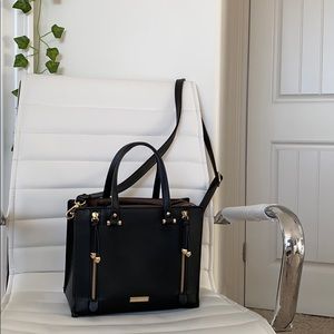 Super cute crossbody or over the shoulder purse!💕